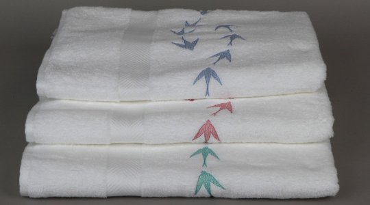 HIRONDELLES (swallows) embroidered bath towels