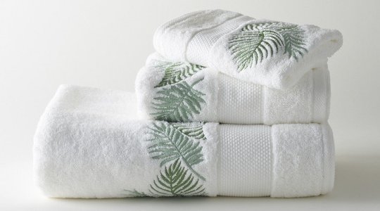 AMAZONE embroidered bath towels (white - green)