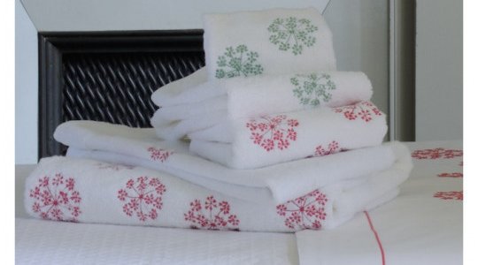 OMBELINE embroidered bath towels