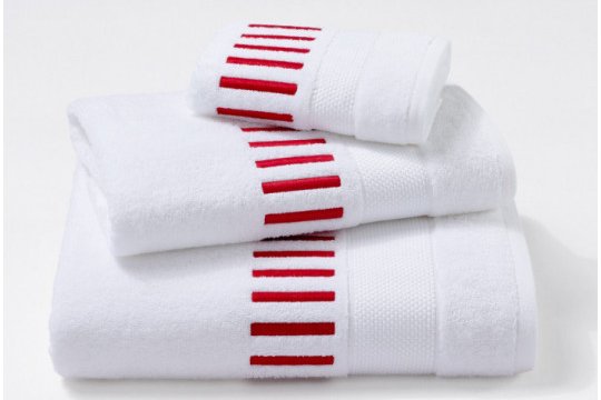 MADAME embroidered bath towels (white - red)