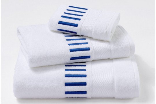 MADAME embroidered bath towels (white - blue)
