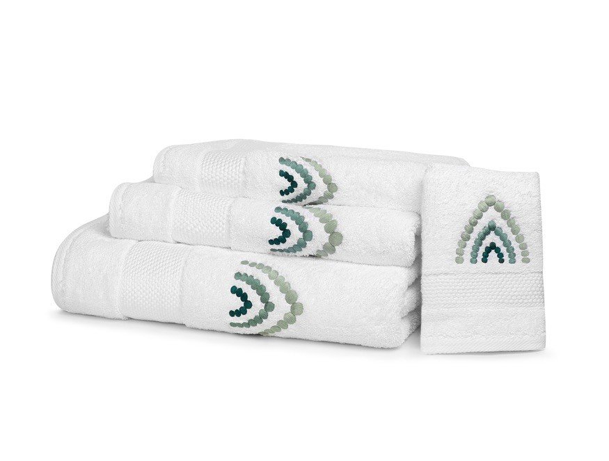 MEDICIS embroidered bath towels