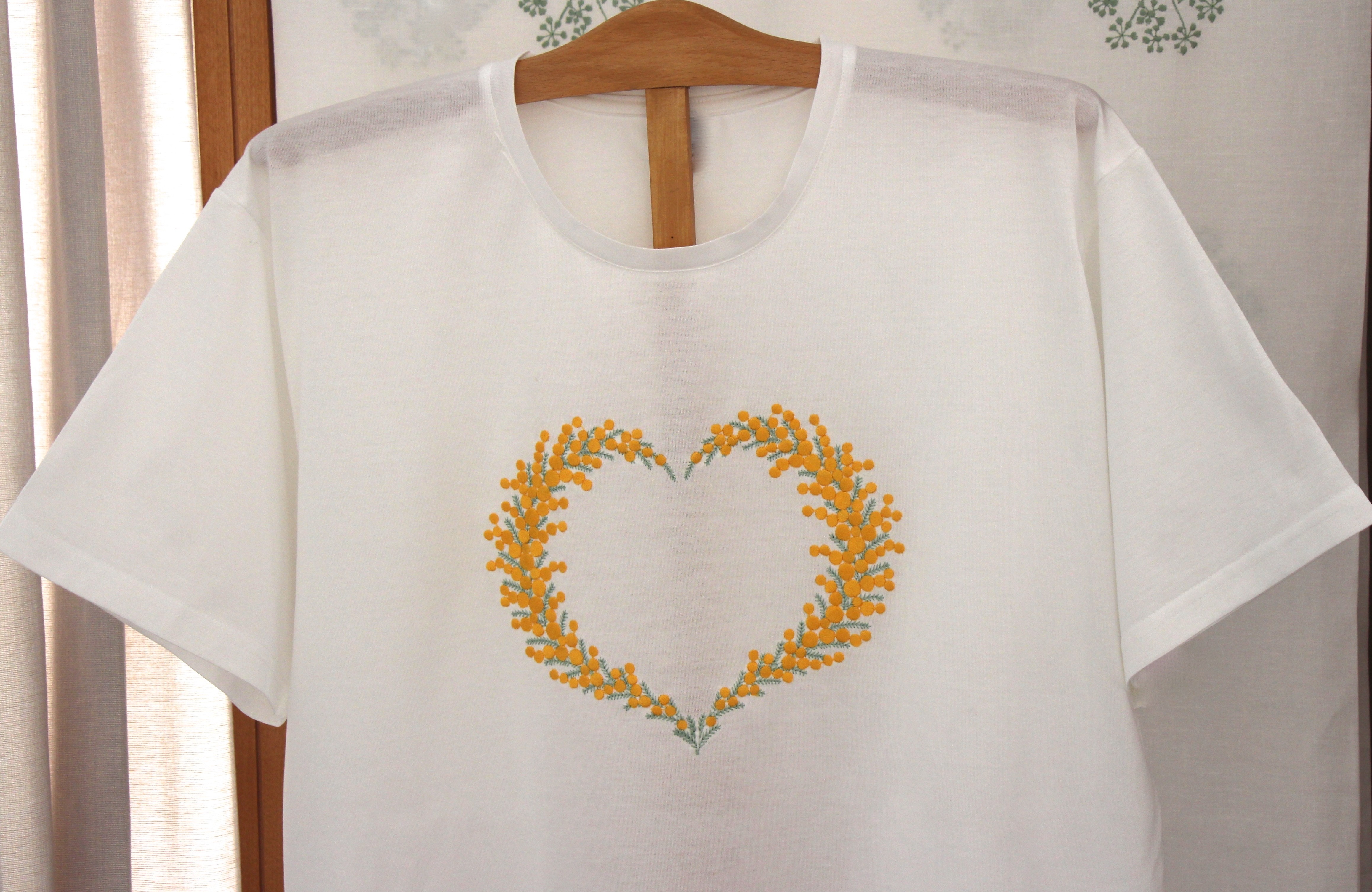 "Coeur de mimosa" embroidered night t-shirt