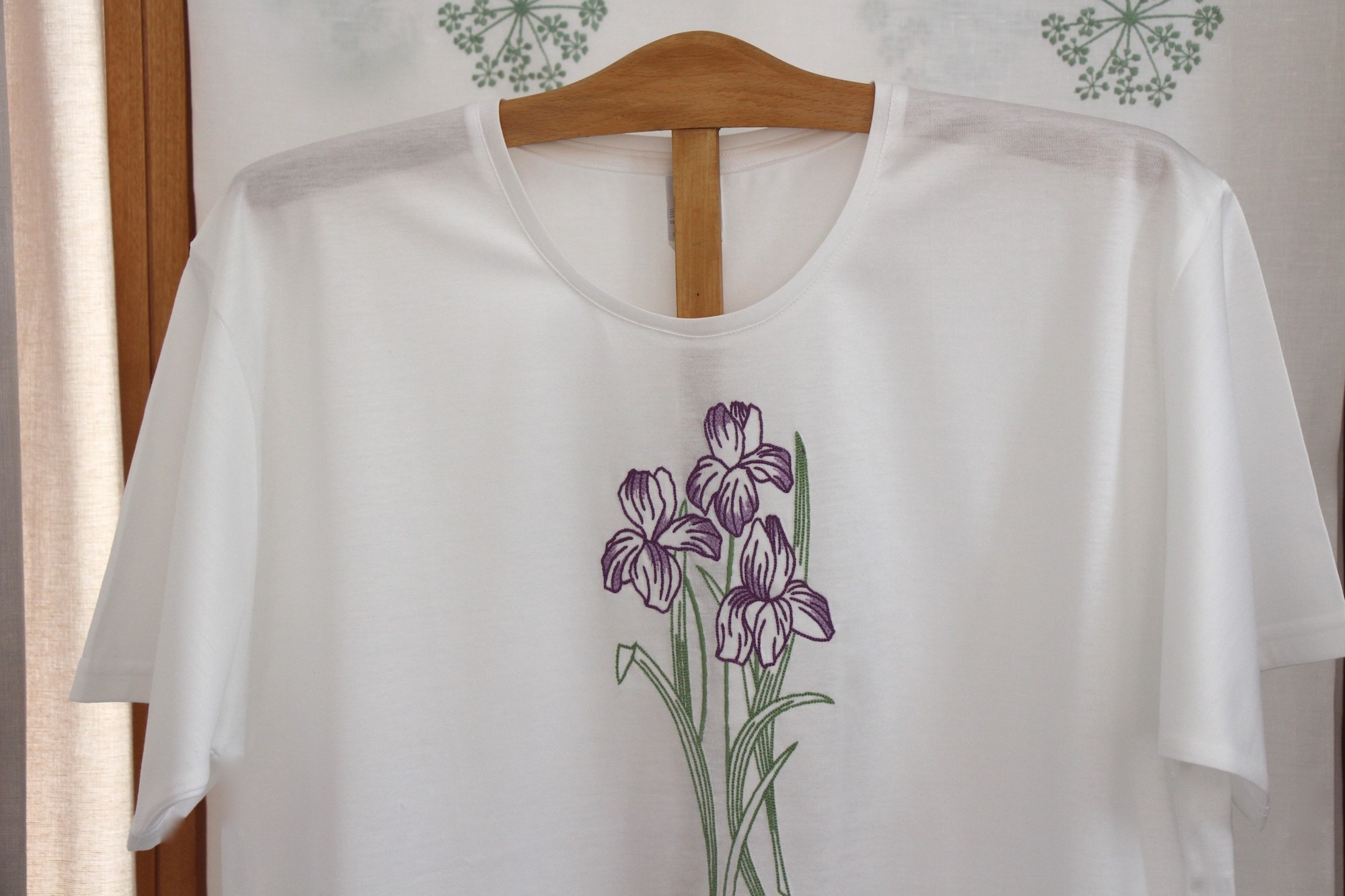 T-shirt de nuit brodé "Fleur d'Iris"