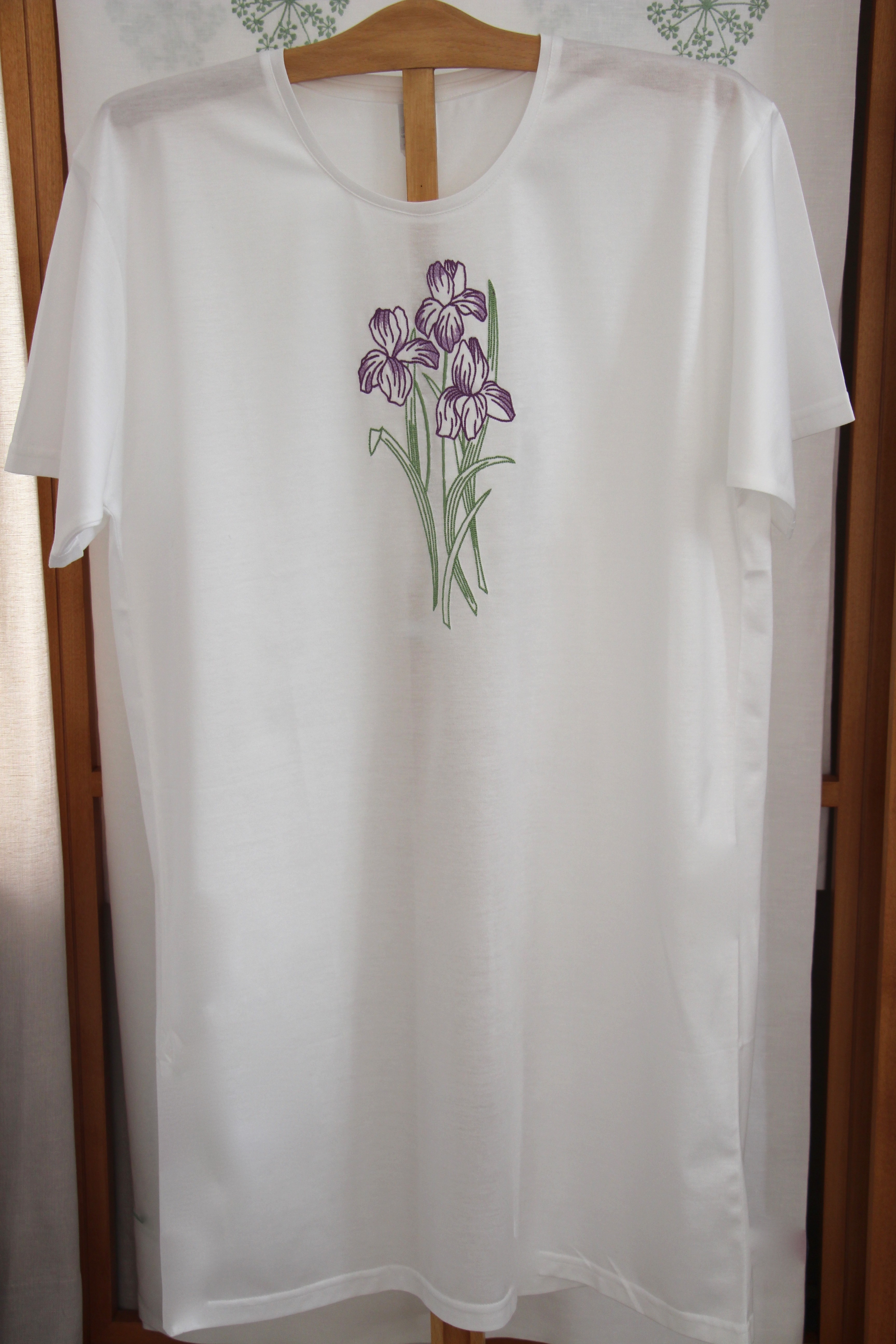 "Fleur d'Iris" embroidered night t-shirt