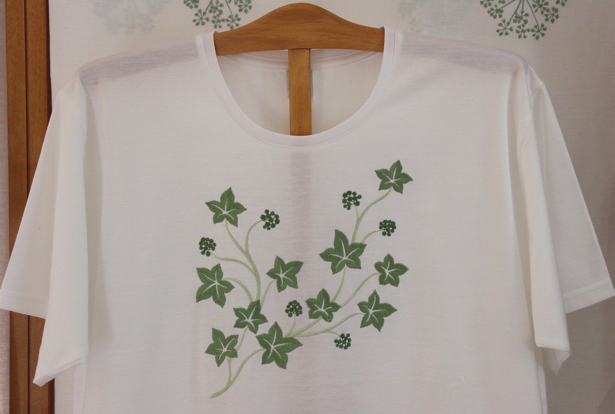"Jardin Botanique" embroidered night t-shirt
