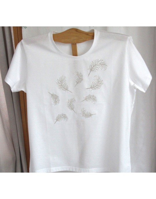 "Plumettes"(feathers) embroidered t-shirt