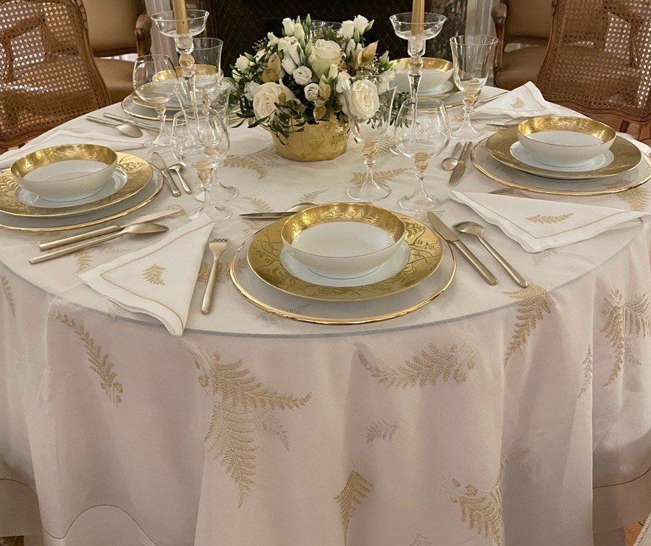 "Fougère" embroidered tablecloth