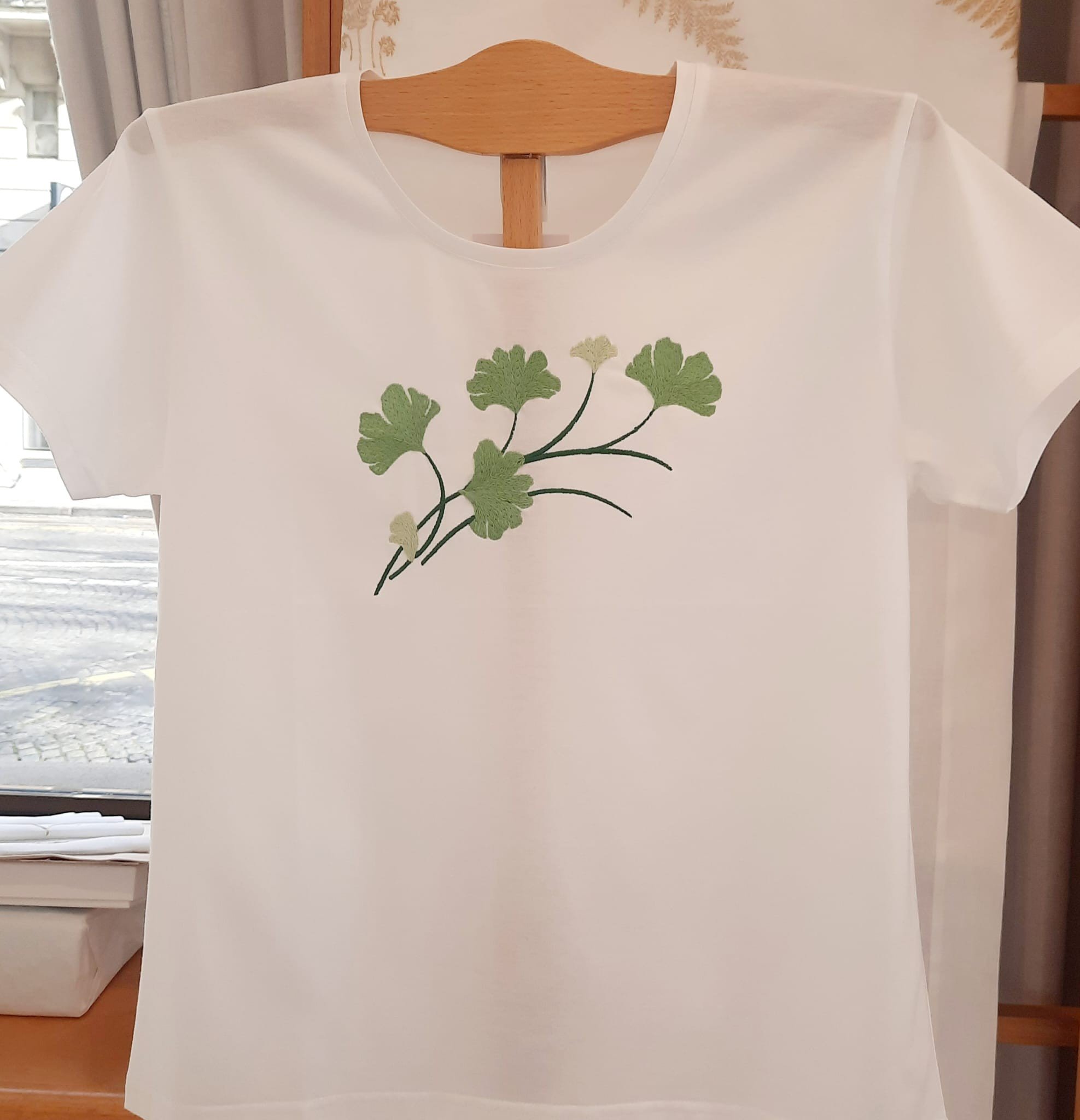 T-shirt classique brodé "Sous le vent"